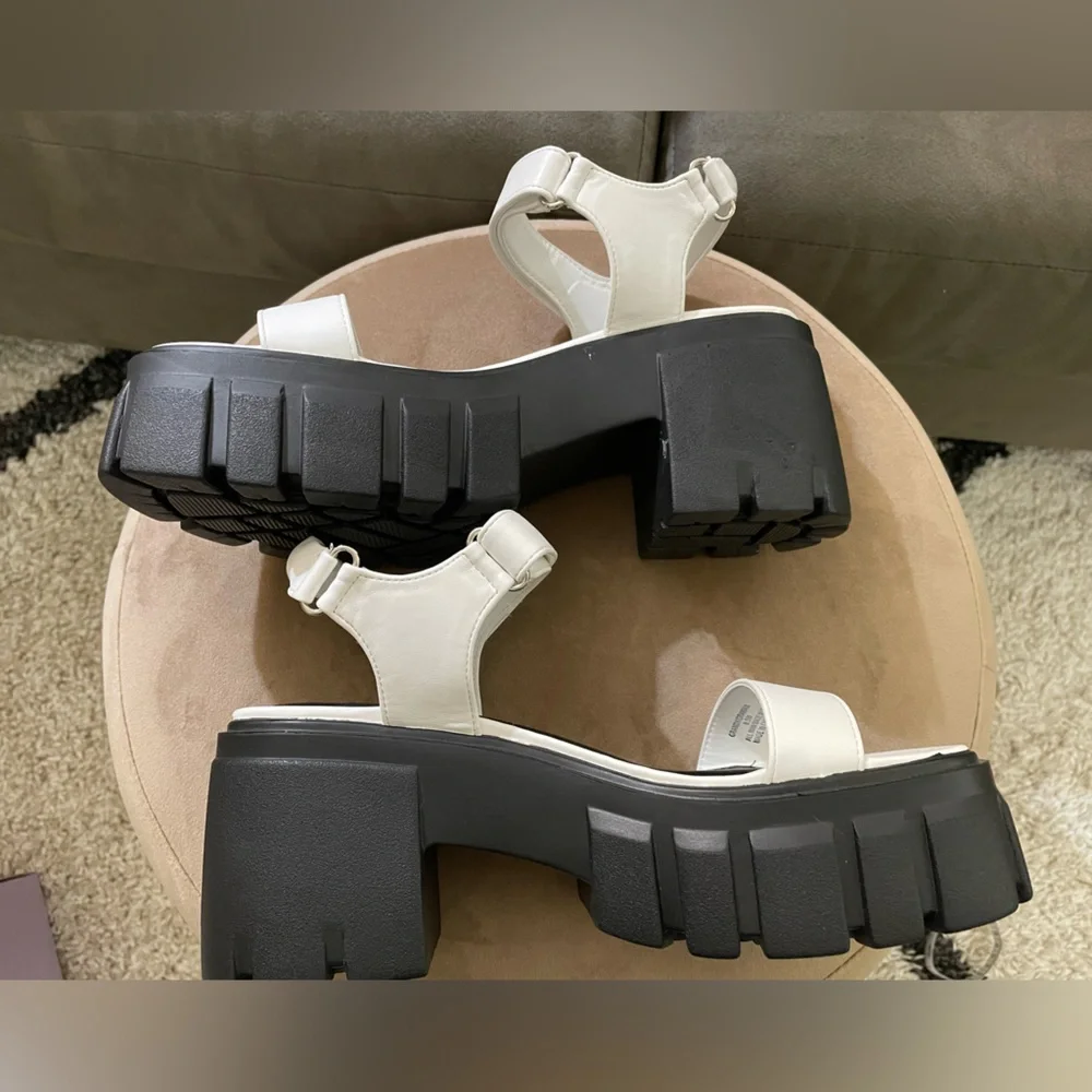 NWB Madden Girl Grandy‎ Chunky Platform Sandals - 9.5